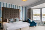 Ein Deluxe Doppelzimmer mit Hafenblick