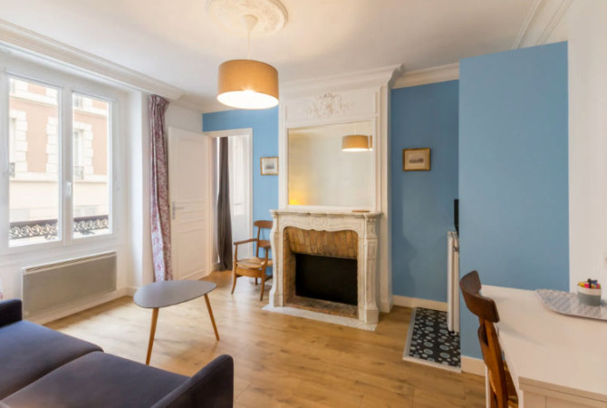 BB Matthieu Paris Reise Blaue Ferienwohnung Wohnzimmer