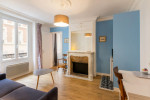 BB Matthieu Paris Reise Blaue Ferienwohnung Wohnzimmer