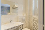 BB Matthieu Paris Reise Gelbe Ferienwohnung Bad