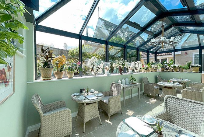Frühstück im Wintergarten