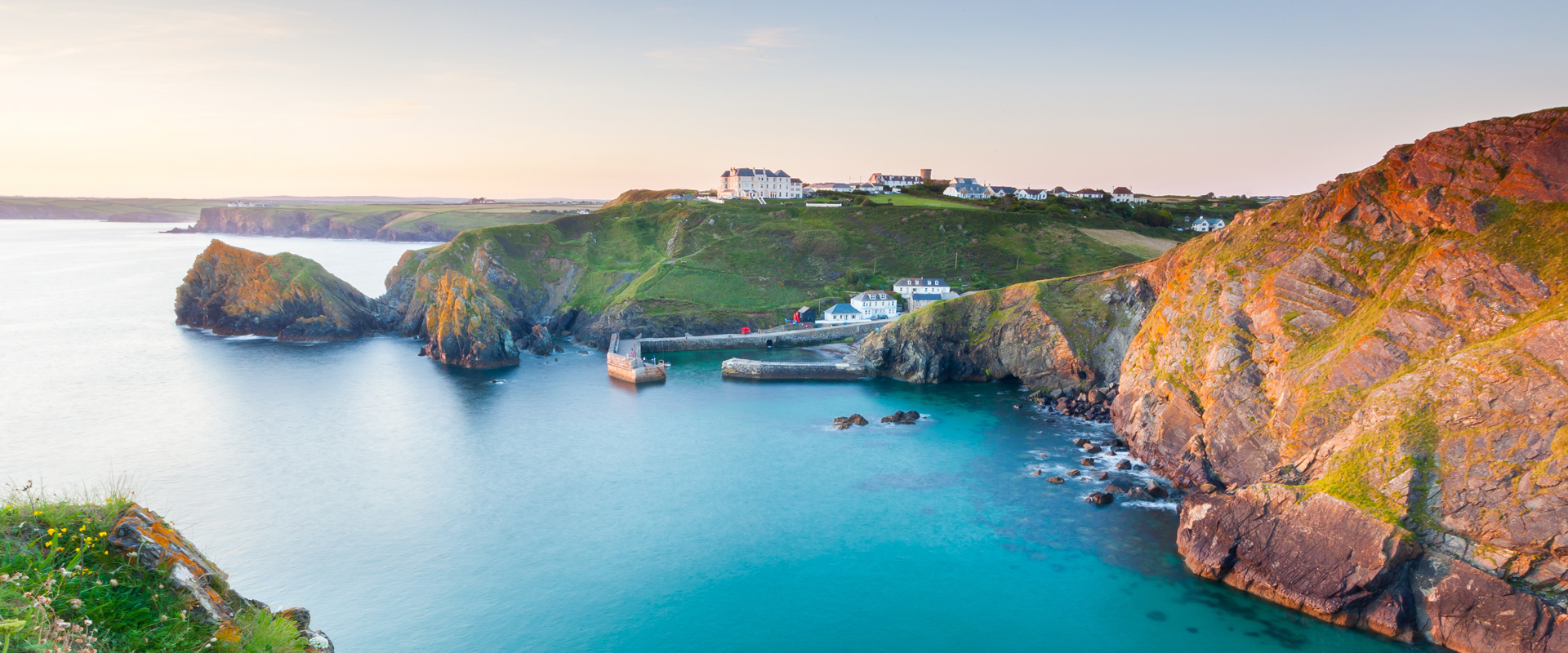 Mullion Cove, Lizard Halbinsel - Urlaub in Cornwall / Südengland